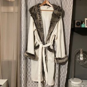 Brand new pottery barn robe